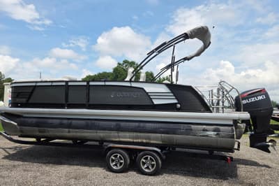 BOATZON | Godfrey AquaPatio 235 UL 2020