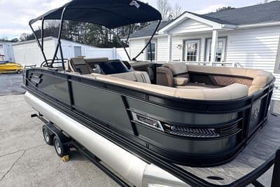 BOATZON | Godfrey AquaPatio 25 Flip Lounge Tritoon  255 SFL 2025