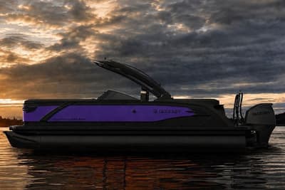 BOATZON | Godfrey AquaPatio 25 Split Bench Windshield Tritoon  255 SBW 2027