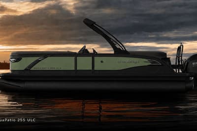 BOATZON | Godfrey AquaPatio 25 Ultra Lounge Tritoon  255 ULC 2027