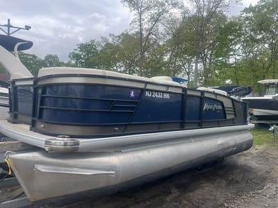 BOATZON | Godfrey Pontoons AP 215 CB 2017