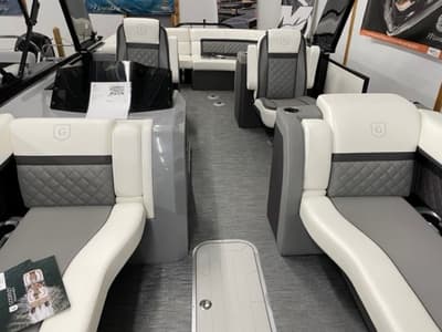 BOATZON | Godfrey Pontoons AquaPatio 255 ULC iMPACT  29 in Center Tube 2023