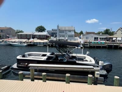 BOATZON | Godfrey Pontoons AquaPatio 255 ULC iMPACT  29 in Center Tube 2023