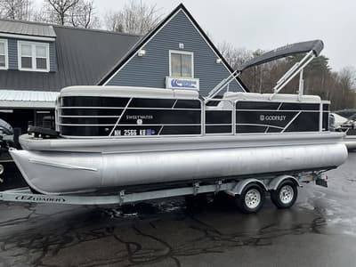 BOATZON | Godfrey Pontoons SW 226 C 2020