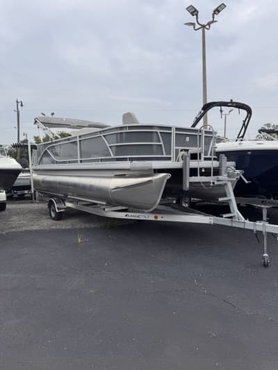 BOATZON | Godfrey Pontoons Sweetwater 2086 F 2025