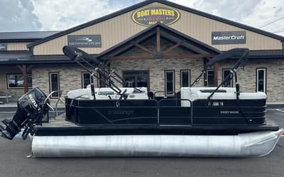 BOATZON | Godfrey Pontoons Sweetwater 2186 C4 iMPACT  29 in Center Tube 2022