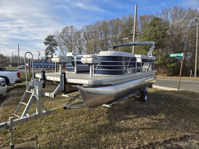 BOATZON | Godfrey Pontoons Sweetwater 2286 BF 2022