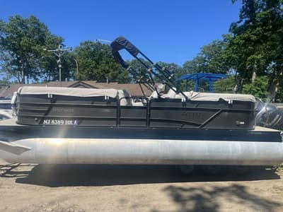 BOATZON | Godfrey Pontoons Sweetwater 2286 SB 2022