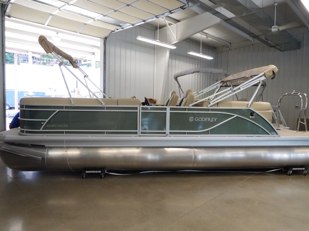 Godfrey Pontoons Sweetwater 2286 SB 27 iMPACT Center Tube Package 2026