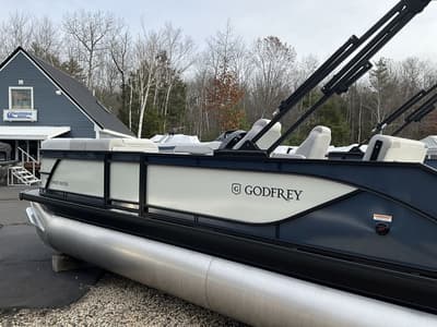 BOATZON | Godfrey Pontoons Sweetwater 2286 SFLC Sport Tube 27 in Package 2026 BOATZON | Godfrey Pontoons Sweetwater 2286 SFLC Sport Tube 27 in Package 2026