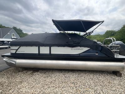 BOATZON | Godfrey Pontoons Sweetwater 2286 SFLC Sport Tube 27 in Package 2026