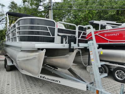 BOATZON | Godfrey Pontoons Sweetwater Xperience 2286 FX 2022