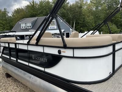 BOATZON | Godfrey Pontoons Xperience 2086 SBX 2026