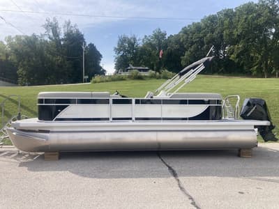 BOATZON | Godfrey Pontoons Xperience 2286 SBX 27 iMPACT Center Tube Package 2026