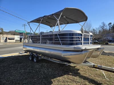 BOATZON | Godfrey Pontoons Xperience 2286 SBX Sport Tube 27 in 2023