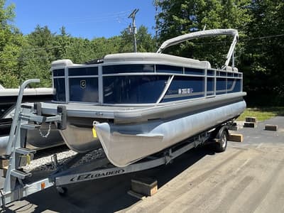 BOATZON | Godfrey Pontoons Xperience 2286 SBX Sport Tube 27 in Package 2024