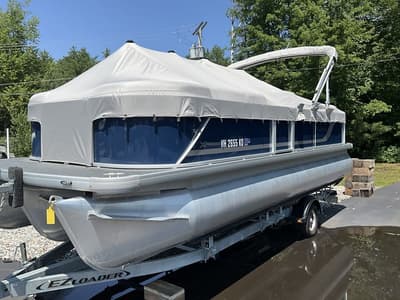 BOATZON | Godfrey Pontoons Xperience 2286 SBX Sport Tube 27 in Package 2024