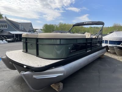BOATZON | Godfrey Pontoons Xperience 2286 SBX Sport Tube 27 in Package 2026