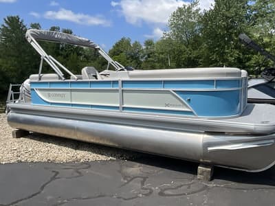 BOATZON | Godfrey Pontoons Xperience 2286 SBX Sport Tube 27 in Package 2027