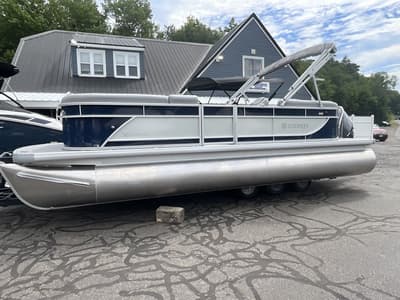 BOATZON | Godfrey Pontoons Xperience 2286 SBX Sport Tube 27 in Package 2027