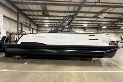 BOATZON | Godfrey Sanpan 25 Single Flip Lounge Windshield Tritoon  2500 SFLW 2027