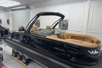 BOATZON | Godfrey Sanpan 27 Twin Flip Lounge Windshield Tritoon  2700 SFLW TWIN JPO 2027