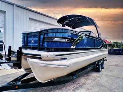 BOATZON | Godfrey Sanpan 2700 DFLW iMPACT PLUS Package 29 in Center Tube 2025 BOATZON | Godfrey Sanpan 2700 DFLW iMPACT PLUS Package 29 in Center Tube 2025