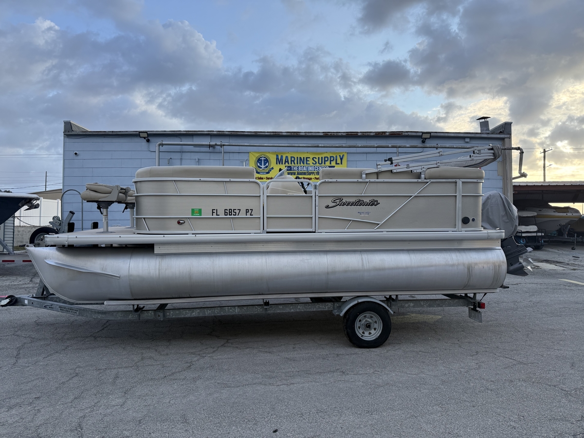 2015 Godfrey Godfrey SW 2086 BF 2015 - Sold Boat