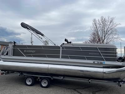 BOATZON | Godfrey Sweetwater 2286 FS 2022