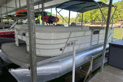 BOATZON | Godfrey Sweetwater 2286 SB 2022