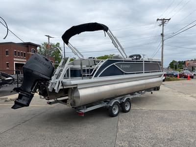 BOATZON | Godfrey Sweetwater 2286 SFL Tritoon  Suzuki 150 2026