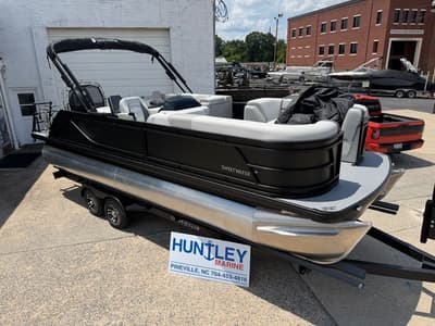 BOATZON | Godfrey Sweetwater 2286 SFL Tritoon  Suzuki 150 2027