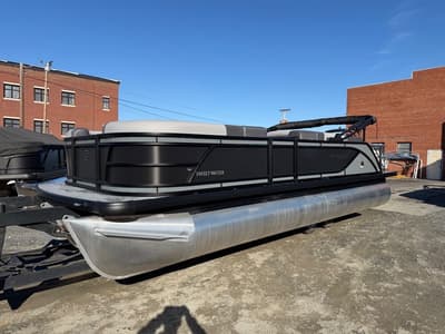 BOATZON | Godfrey Sweetwater 2286 SFL Tritoon  Yamaha 150 2026