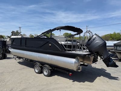 BOATZON | Godfrey Sweetwater 2286 SFLC Tritoon  Suzuki 150 2026