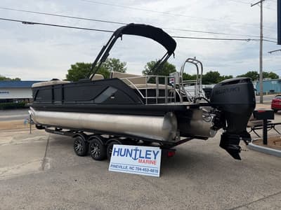 BOATZON | Godfrey Sweetwater 2286 SFLC Tritoon  Suzuki 250 2027