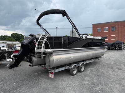 BOATZON | Godfrey Sweetwater Premium 235 Tritoon  200 HP Suzuki 2019