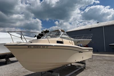 BOATZON | GradyWhite Adventure 208 2011