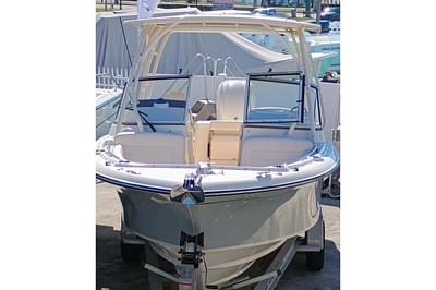 BOATZON | GradyWhite Freedom 235 2024