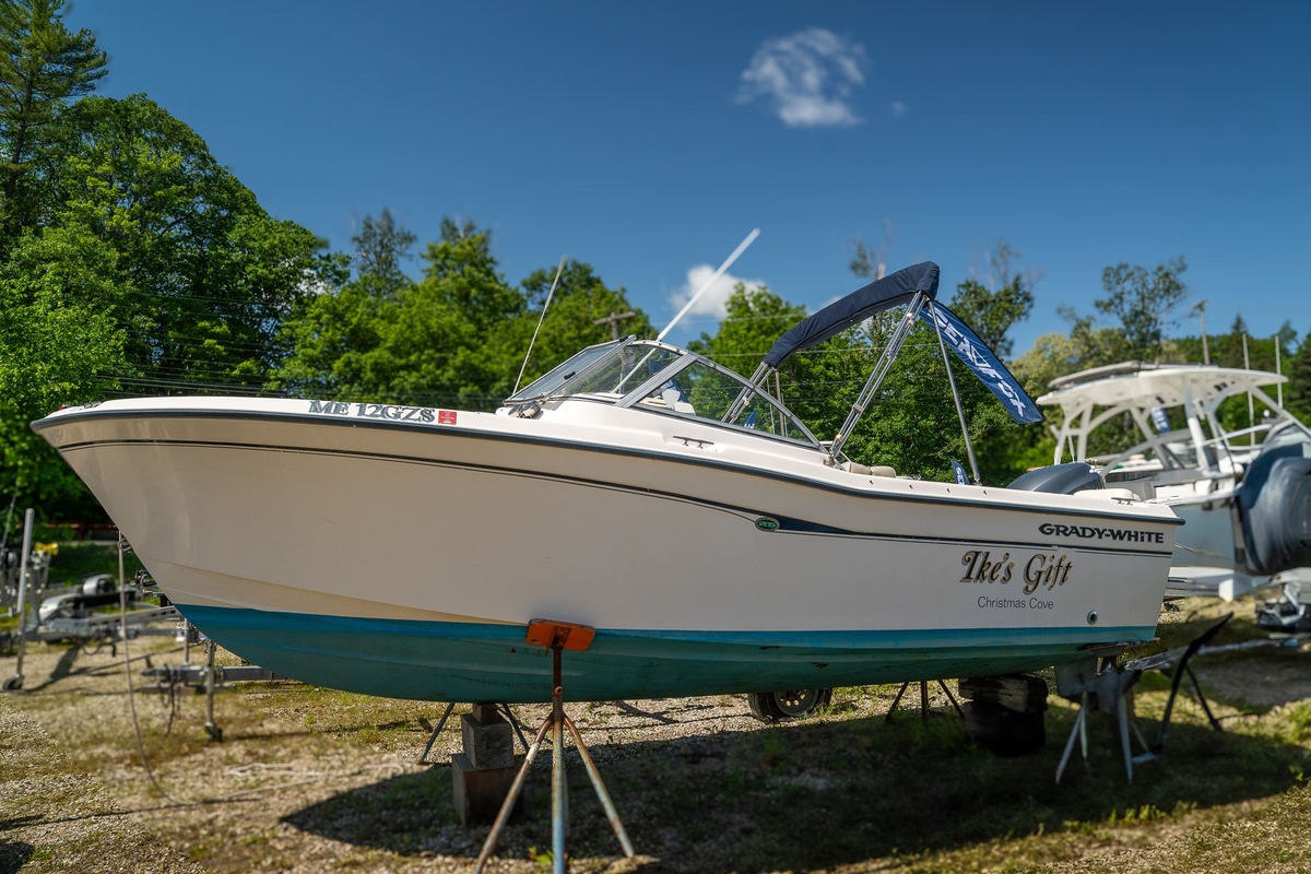 2005 GradyWhite Tournament 205 - Sold Boat