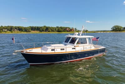 BOATZON | Grand Banks 38 Eastbay HX 2003