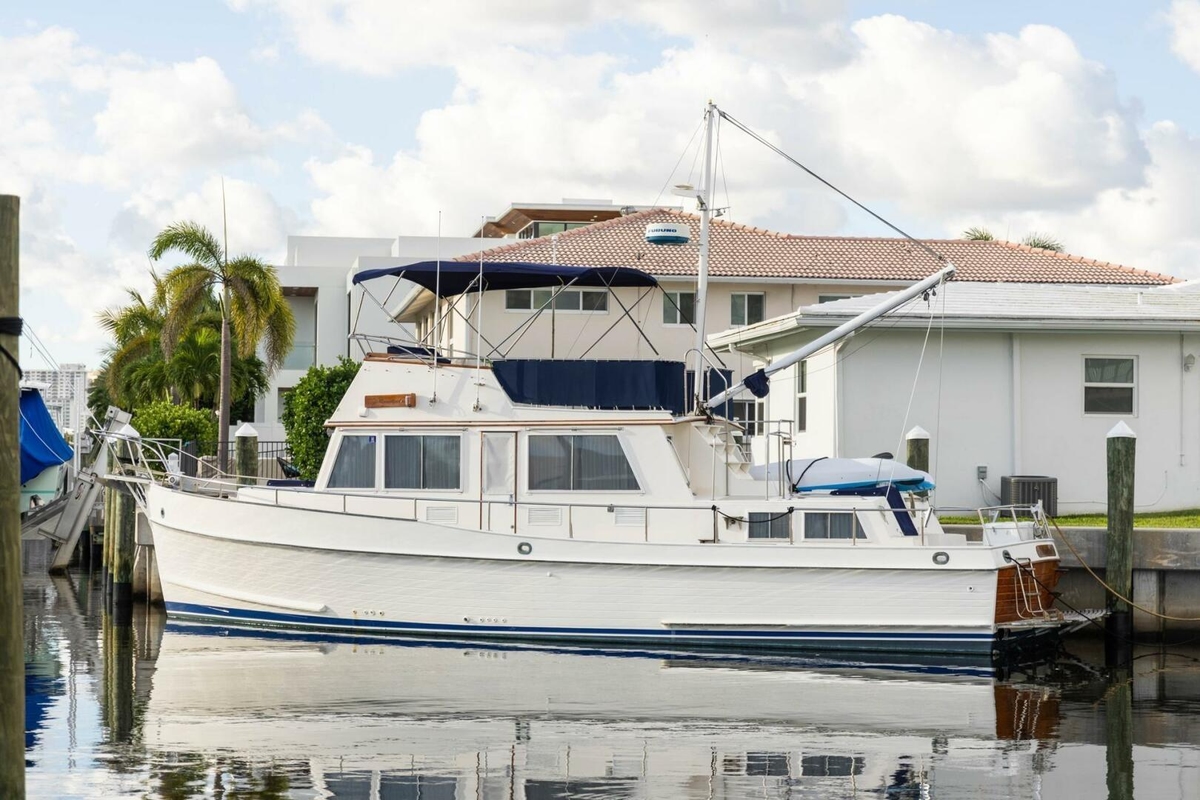 1985 Grand Banks 42 Classic - Sold Boat