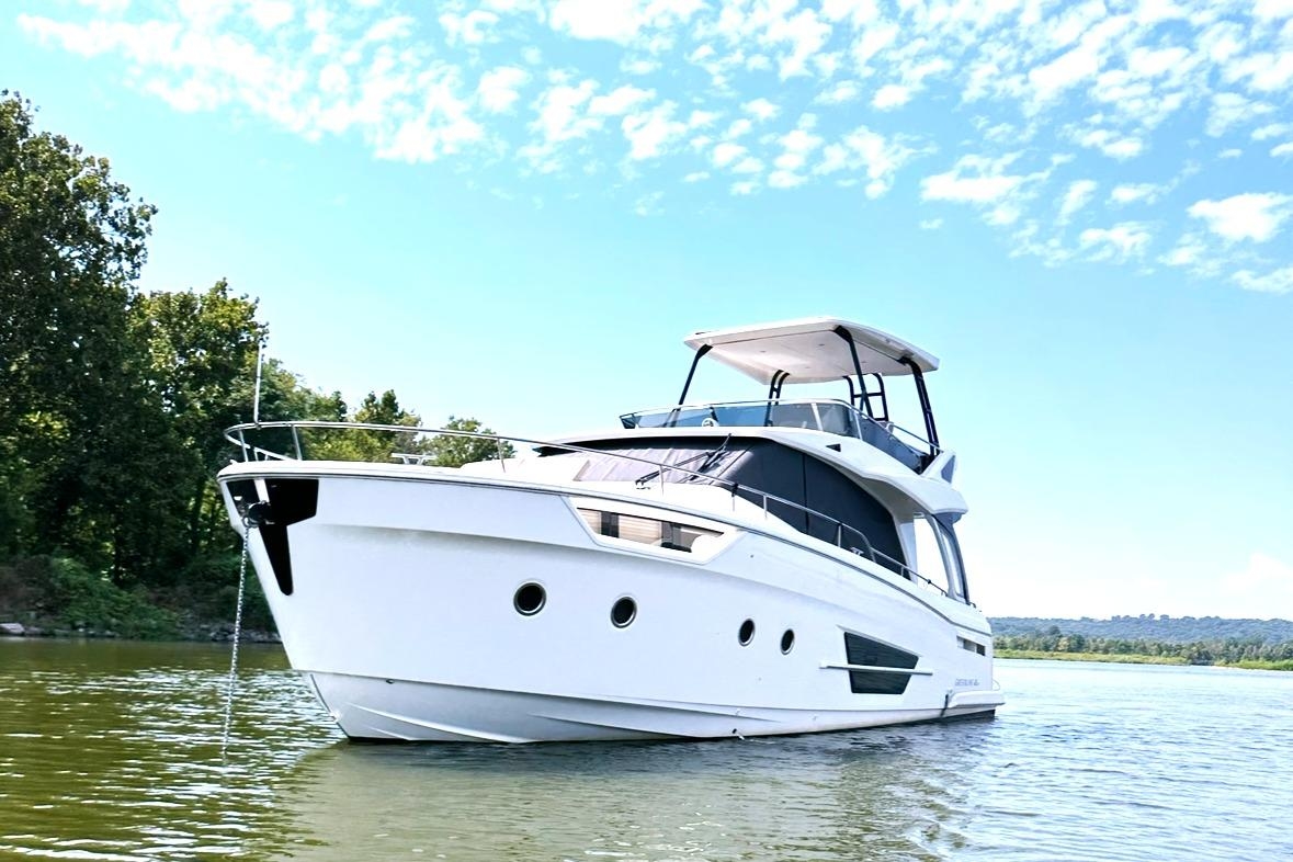 2022 Greenline 45 Fly with Hardtop & Solar Panels - Sold Boat