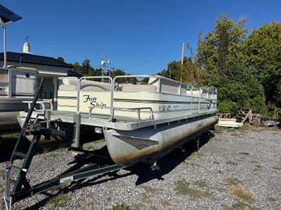 BOATZON | Grumman (Lowe) Fun Ship 1998