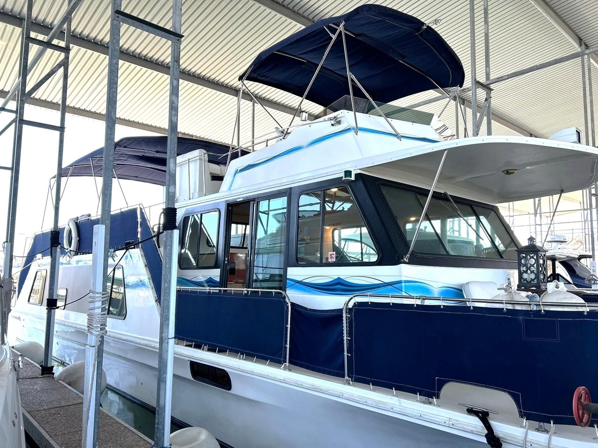 2000 Harbor Master 52 Wide Body - Sold Boat