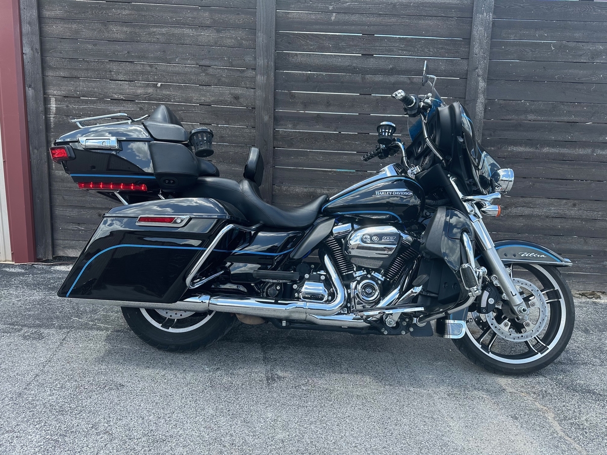 2017 Harley-Davidson® HarleyDavidson ELECTRA GLIDE ULTRA 2017 - Sold Boat