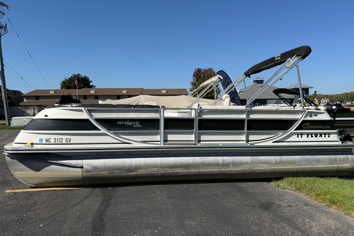 2005 Harris FloteBote 270 Crowne - Sold Boat