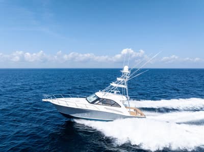 BOATZON | Hatteras 45 Express Sportfish 2016