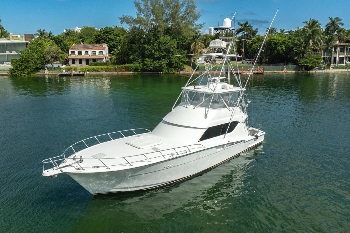 2005 Hatteras 60 Convertible - Sold Boat