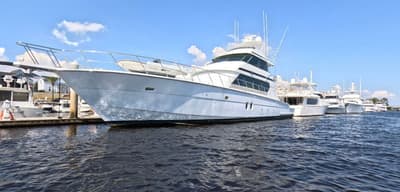 BOATZON | Hatteras 82 Convertible 1996