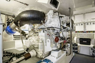 BOATZON | Hatteras GT63 2016